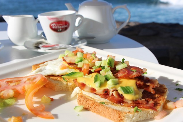 croque monsieur with milk